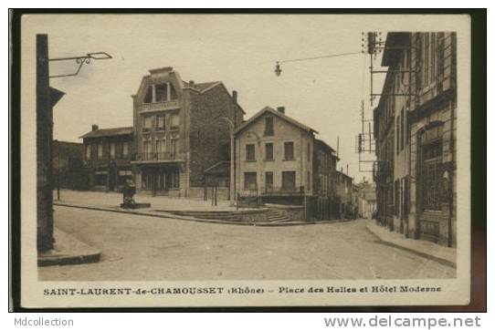 69 SAINT LAURENT DE CHAMOUSSET   Place Des Halles Et Hôtel Moderne - Saint-Laurent-de-Chamousset