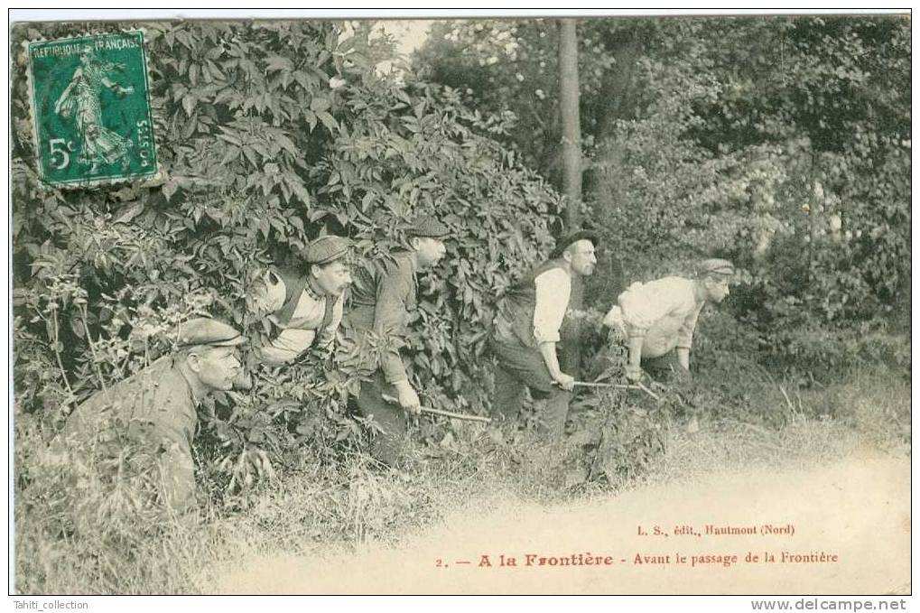 A La Frontière - Avant Le Passage De La Frontière - Zoll