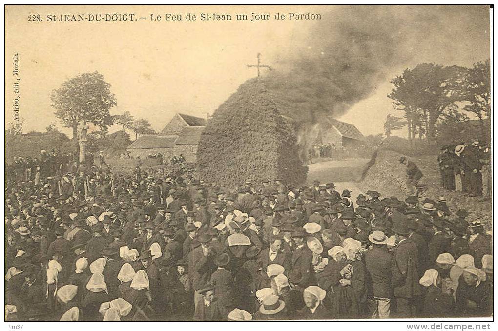 SAINT JEAN DU DOIGT  -  Le Feu De La St Jean, Un Jour De Pardon - Dos Simple, Non Circulé, état Parfait - Saint-Jean-du-Doigt