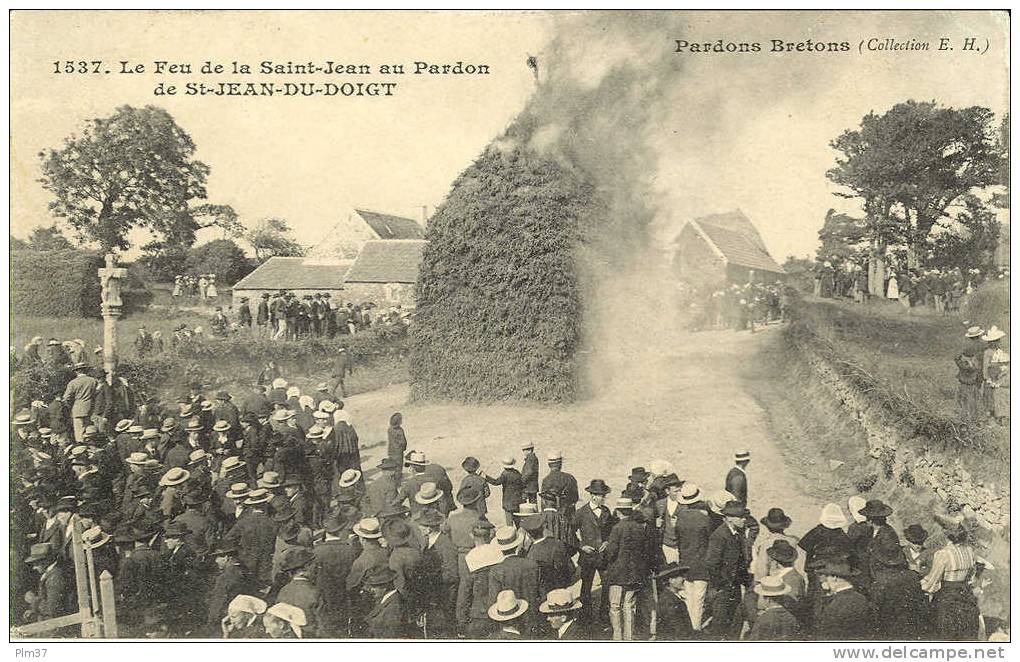 SAINT JEAN DU DOIGT  -  Le Feu De La St Jean Au Pardon - Circulé 1905 - Saint-Jean-du-Doigt