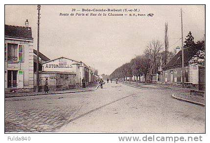 CPA.      BRIE-COMTE-ROBERT.      Route De Paris Et Rue De La Chaussée.        (animée) - Brie Comte Robert