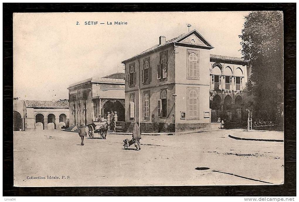 CPA AFRIQUE -VILLAGES D'ALGÉRIE- SÉTIF : LA MAIRIE ANIMÉE- ATTELAGE AGRICOLE- - Sétif