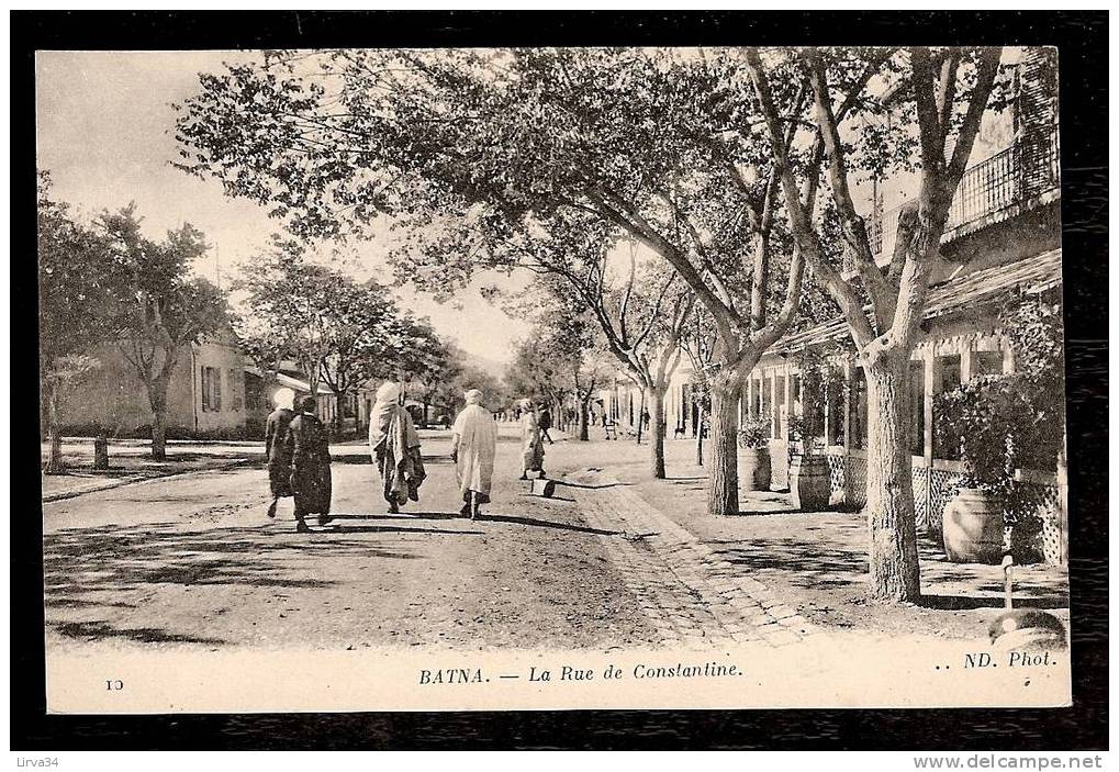 CPA AFRIQUE -VILLAGES D'ALGÉRIE- BATNA : LA RUE DE CONSTANTINE ANIMÉ- - Batna