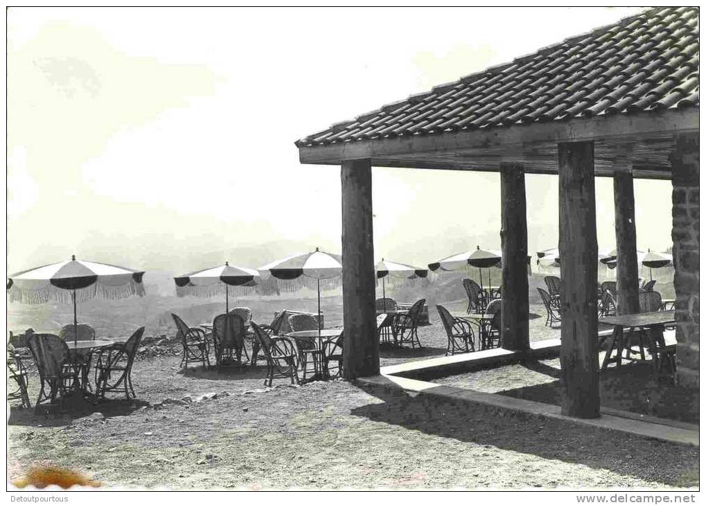 CHIROUBLES Rhône : La Terrasse Du Beaujolais Au Fut D'Avenas - Chiroubles