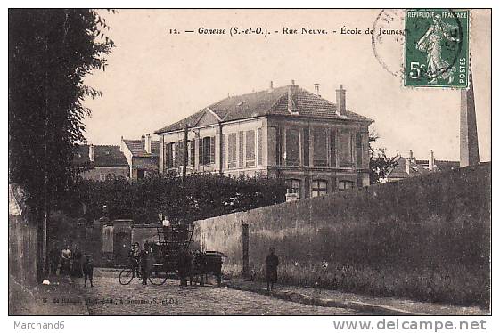 VAL DOISE.GONESSE.RUE NEUVE ECOLE DE JEUNES Cp Abimé Bord Gauche En L état - Gonesse