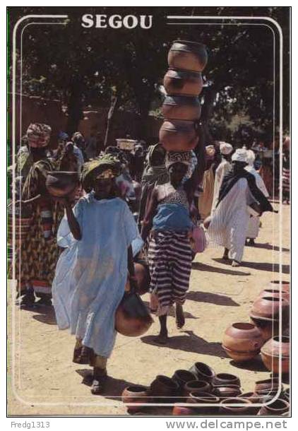 Mali - Segou - Vendeuse De Canaris - Mali