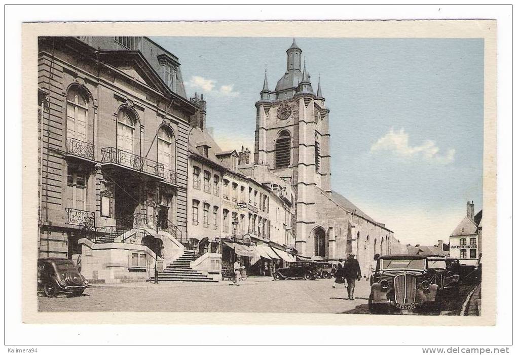 NORD  /  AVESNES-sur-HELPE  /  LA  PLACE  D´ ARMES  ( Automobiles Années 30 : HOTCHKISS ) /  Edit. J. MERCIER , Hautmont - Avesnes Sur Helpe