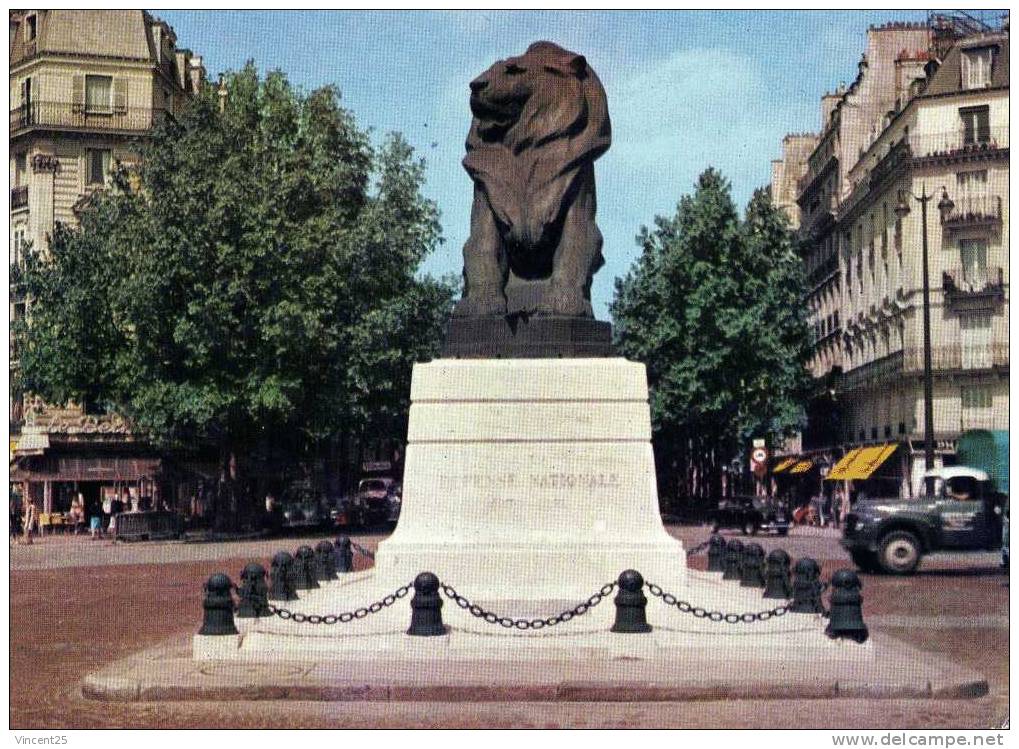 PARIS LE LION DE BELFORT DENFER ROCHEREAU CAMION PEUGEOT CITROEN RENAULT 1950 DEFENSE NATIONALE - District 14