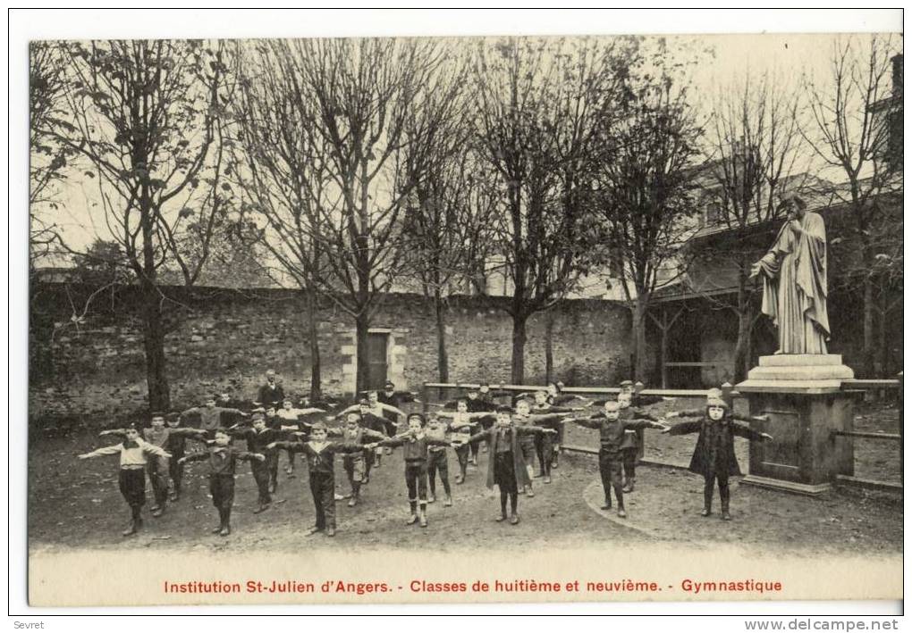 49  -  ANGERS. - Institution St-Julien D´Angers.- Gymnastique. - Classes De Huitième Et Neuvième - Angers