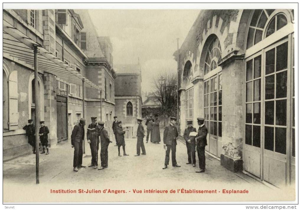 49 - ANGERS. - Institution St-Juliend´Angers.Vue Intérieure De L´Etablissement - Esplanade. - Angers