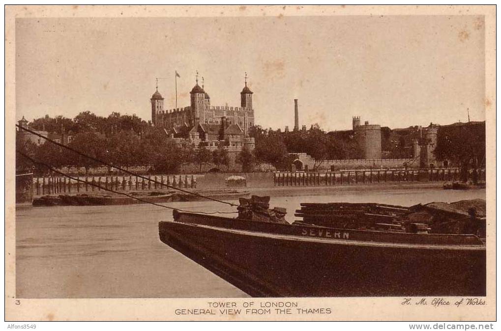 Tower Of London, General Vieuw From The Thames - River Thames