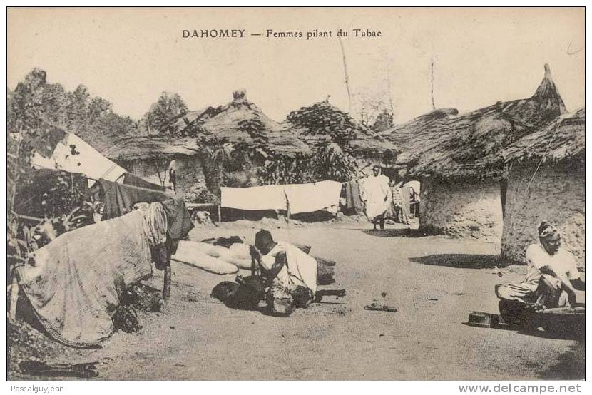 CPA DAHOMEY - FEMMES PILANT DU TABAC - Dahomey