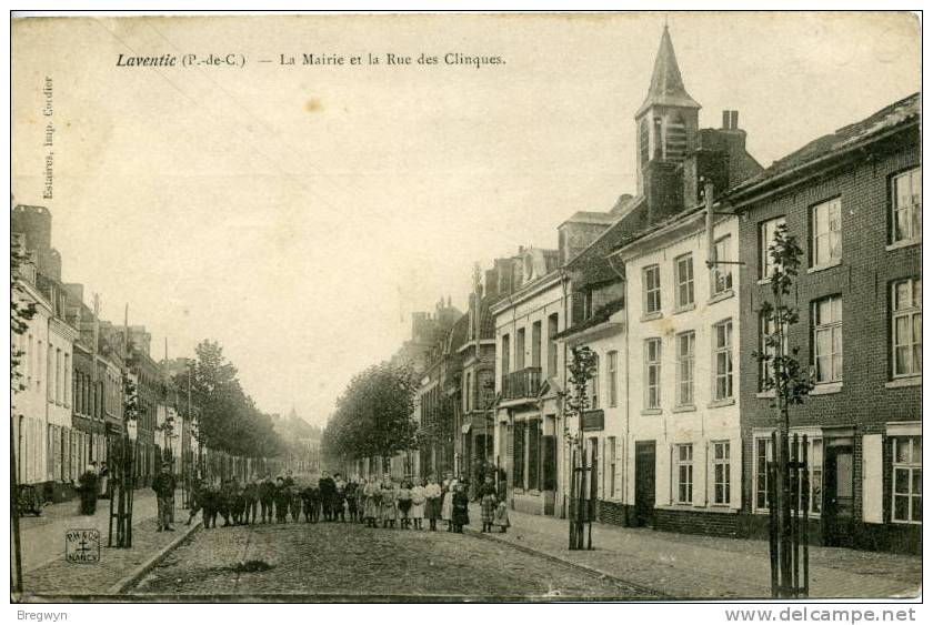 62 - CPA Laventie - La Mairie Et La Rue Des Clinques - Laventie