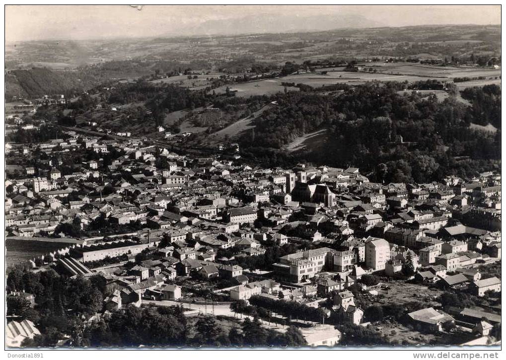 38  BOURGOIN  Vue Aérienne . 105x150 Dentelée Glaçée . écrite Non Timbrée - Bourgoin