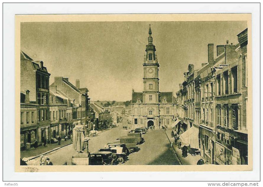 LE CATEAU - Grand'Place Et Hôtel De Ville - Le Cateau