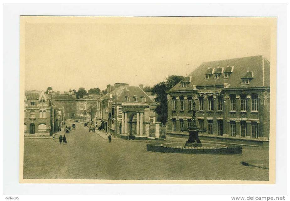 LE CATEAU - Place Theirs Et Le Jet D'eau - Le Cateau