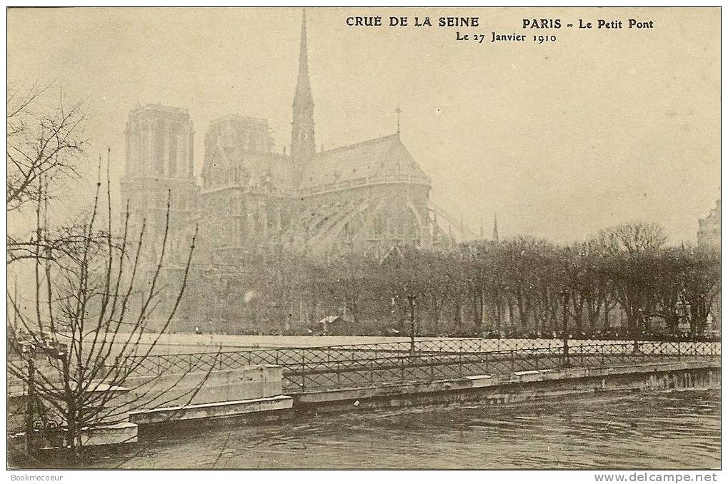 75  PARIS LE PETIT  PONT  CRUE  DE LA SEINE  LE 27 JANVIER 1910  C1882 - Inondations De 1910