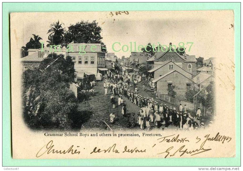 AFRIQUE - SIERRA LEONE - FREETOWN - PROOCESSION De L'ECOLE - GRAMMAR SCHOOL BOYS And OTHERS In PROCESSION - CLICHE 1900 - Sierra Leone