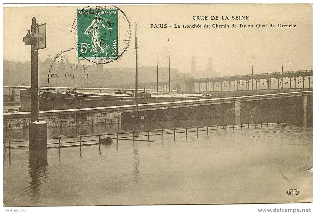 75  PARIS  LA TRANCHEE DU CHEMIN DE FER AU QUAI GRENELLE  CRUE DE LA SEINE      C 1902 - Inondations De 1910