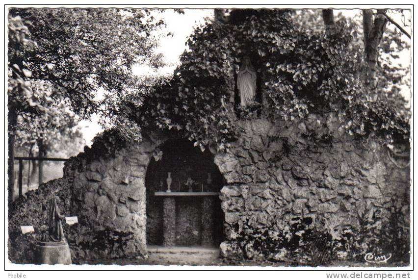 Carte Postale  59.  Solre-le-Chateau  La Grotte Et La Vierge De L'ancien Couvent Trés Beau Plan - Solre Le Chateau