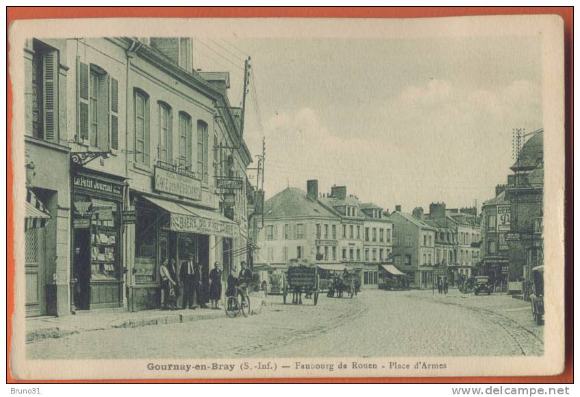 Gournay En Bray : Place D´Armes  , Bien Animée . Courtois éditeur . - Gournay-en-Bray