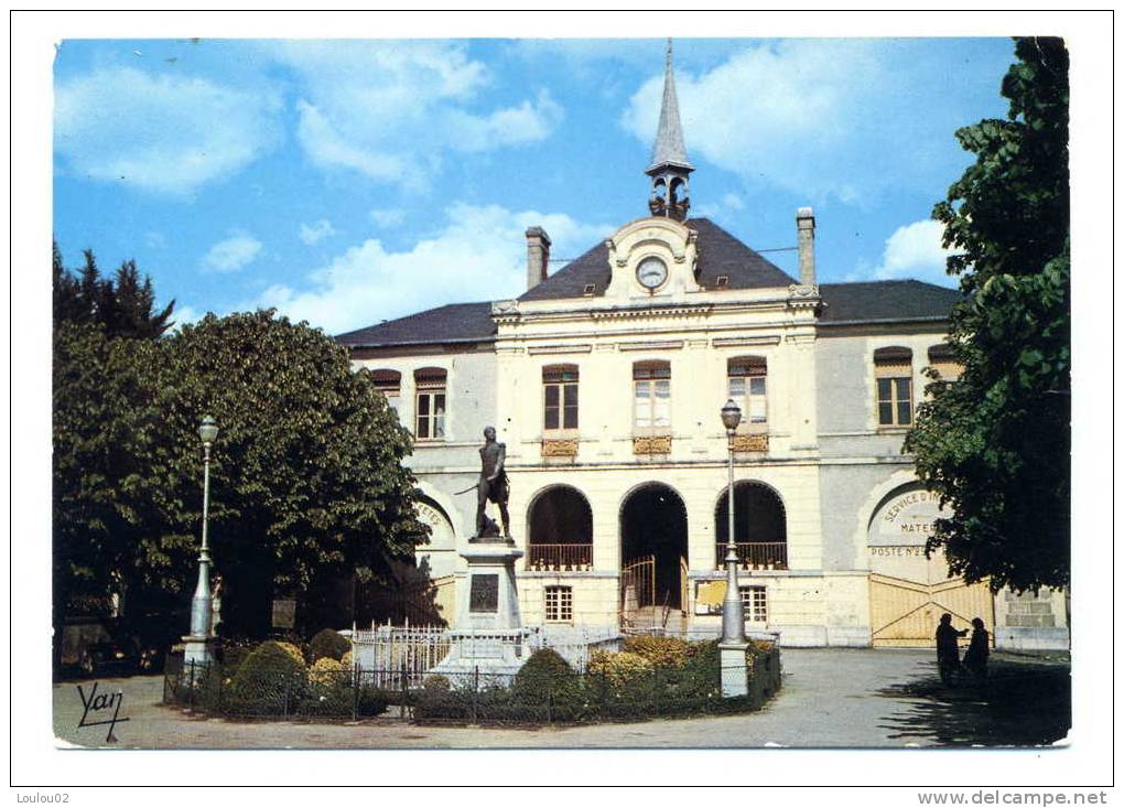 64 - PONTACQ - La Place De La Mairie - Excellent état - Pontacq