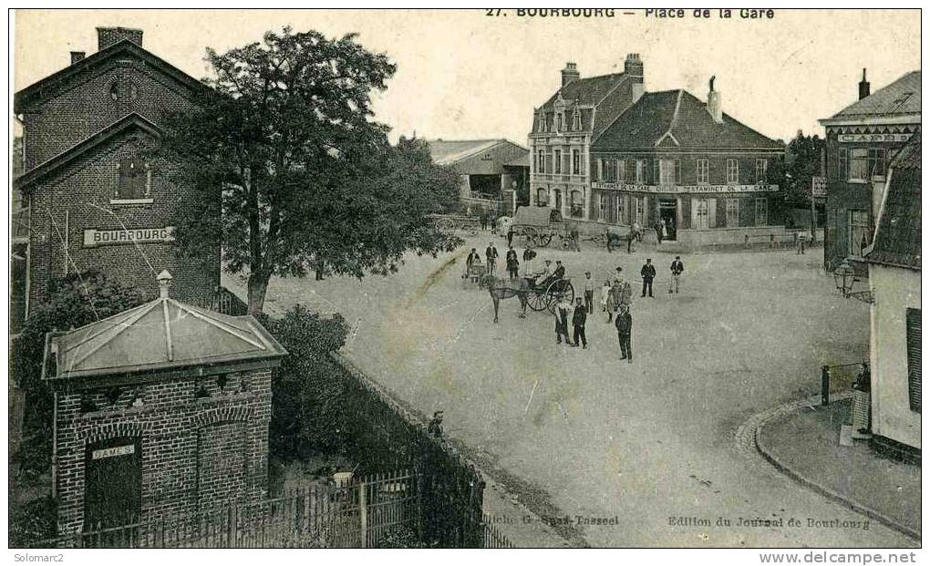 Bourbourg 59  La   Place De La Gare  TRES  ANIMEES ET  CAFE - Autres & Non Classés