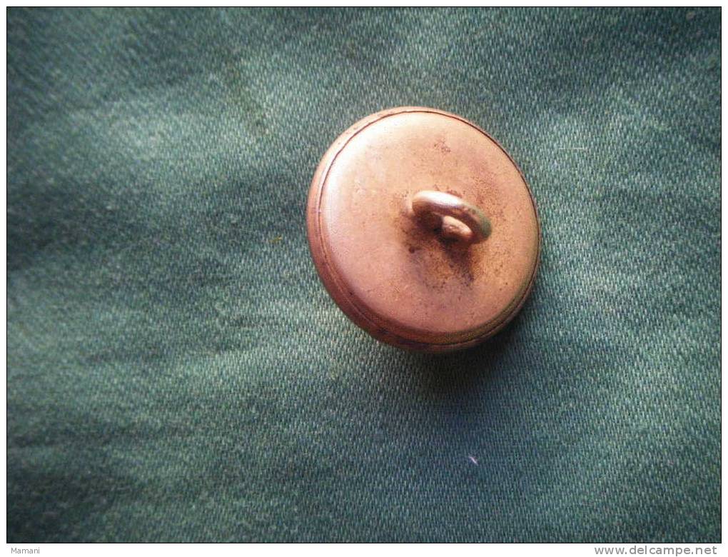 Bouton Militaire----sans Inscription- Diametre 2.1cm - Bottoni