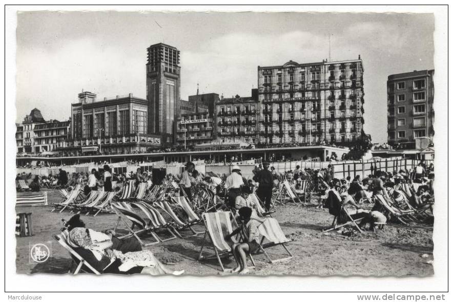 Blankenberge. Het Strand En Casino. Grand Hotel Majestic. Hotel Helvetia. La Plage Et Le Casino. - Blankenberge