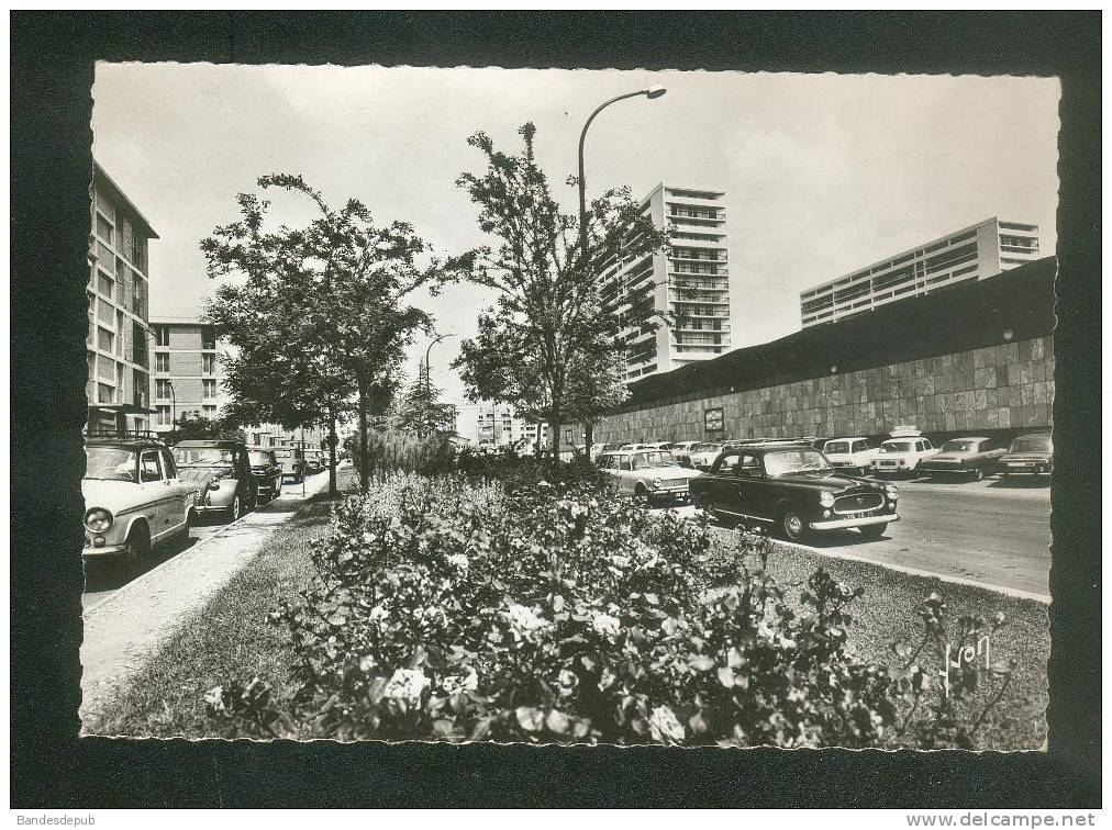 CPSM - Massy (91) - Le Grand Ensemble - Rue Saint Marc ( HLM Cité H.L.M. Automobile Peugeot 403 Citroën ... YVON ) - Massy