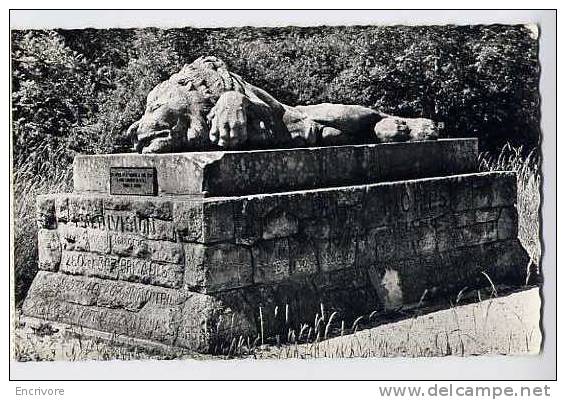 Cpsm VERDUN Et Les Champs De Bataille LION Et Chapelle Ste FINE 4127 Ed Forts De Vaux Et Douaumont - Monuments Aux Morts