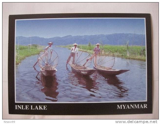 Myanmar - Shan State - Intha Fishermen, Slender Boat, Inle Lake - Myanmar (Burma)