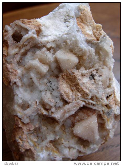 OCTAEDRE DE FLUORINE TRANSFORME  EN QUARTZ CRIST.   5 X 4 Cm Aurouze - Mineralien