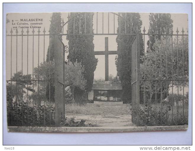 MALAUCENE LE CALVAIRE CONSTRUIT SUR L ANCIEN CHATEAU - Malaucene