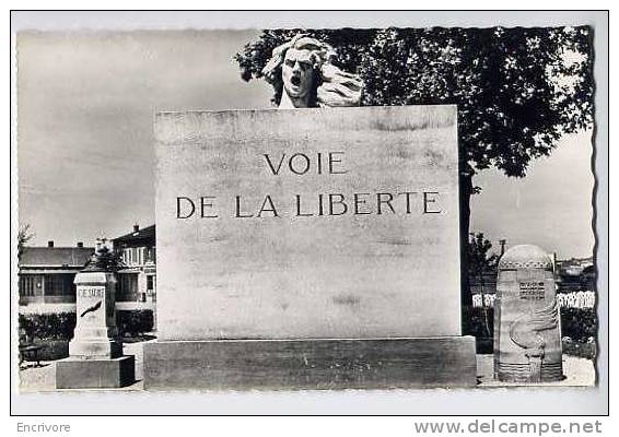 Cpsm Monument  De LLA VOIE DE LA LIBERTE 4122-VERDUN ET CHAMPS DE BATAILLE Ed Forts De Vaux Et Douaumont - War Memorials