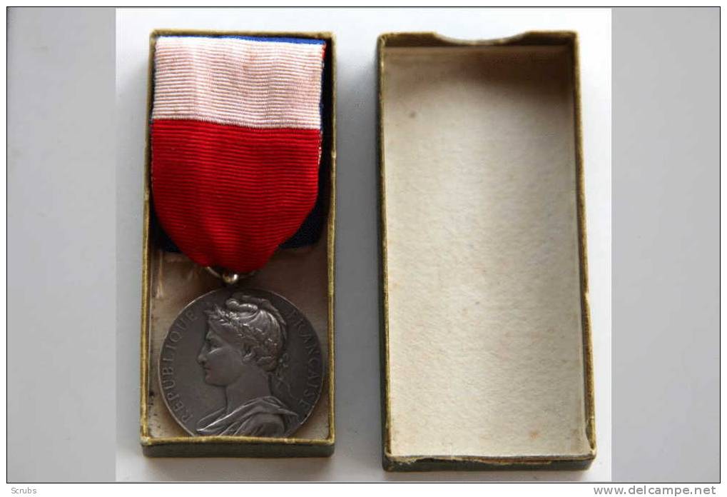 Médaille Du Travail 1924 + Boite - Frankreich