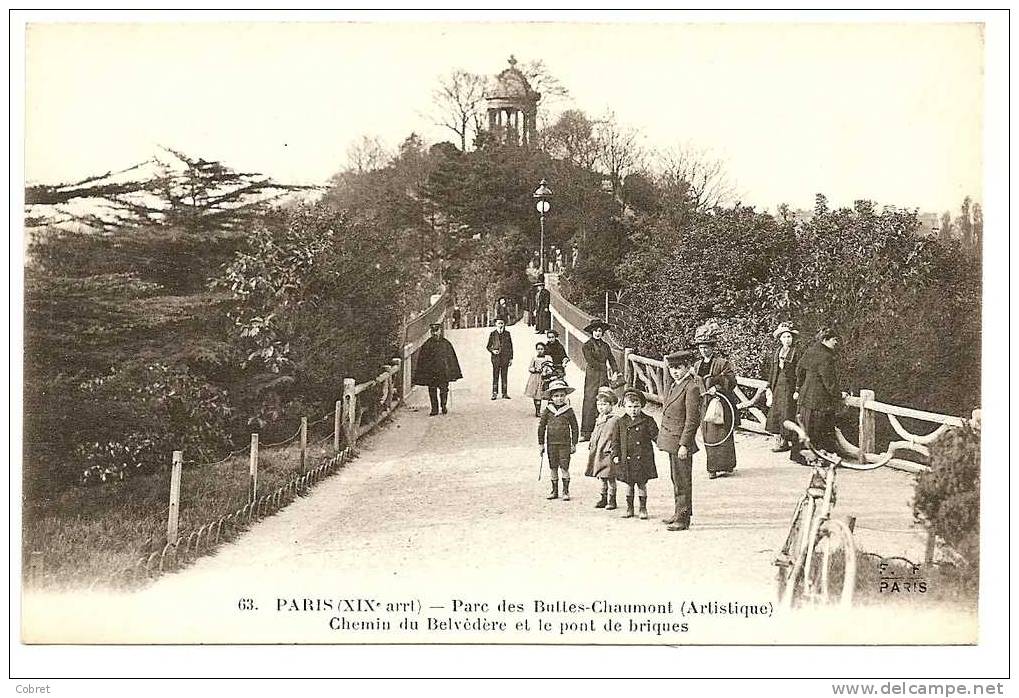PARIS - Parc Des Buttes Chaumont - Chemin Du Belvédère Et Le Pont De Briques - Arrondissement: 19