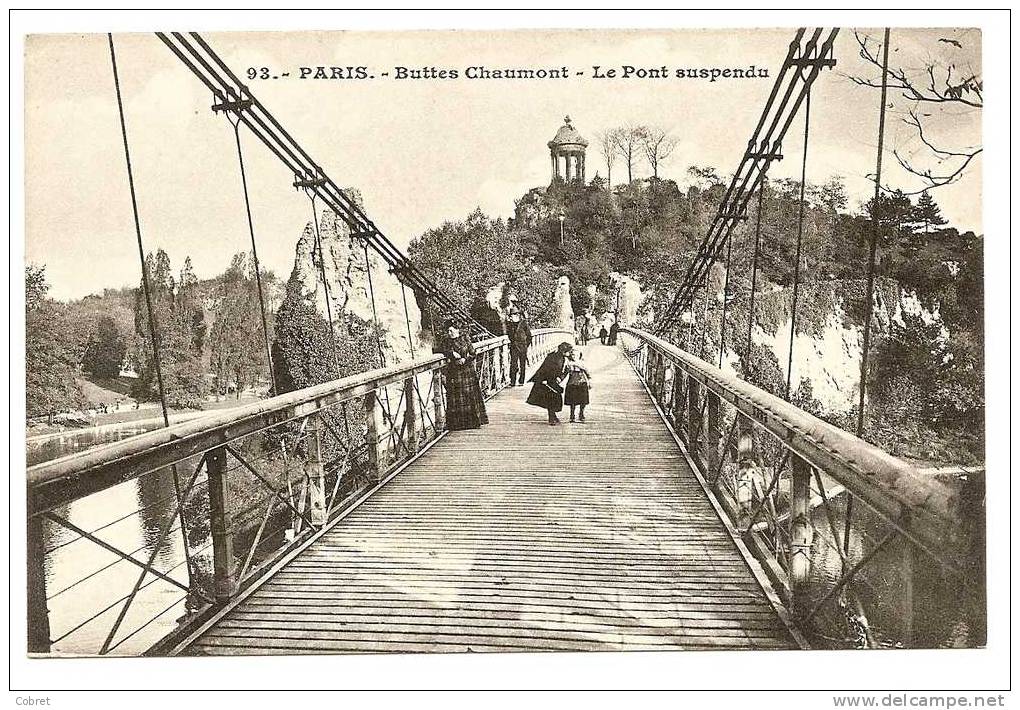 PARIS - Les Buttes Chaumont, Le Pont Suspendu - Paris (19)