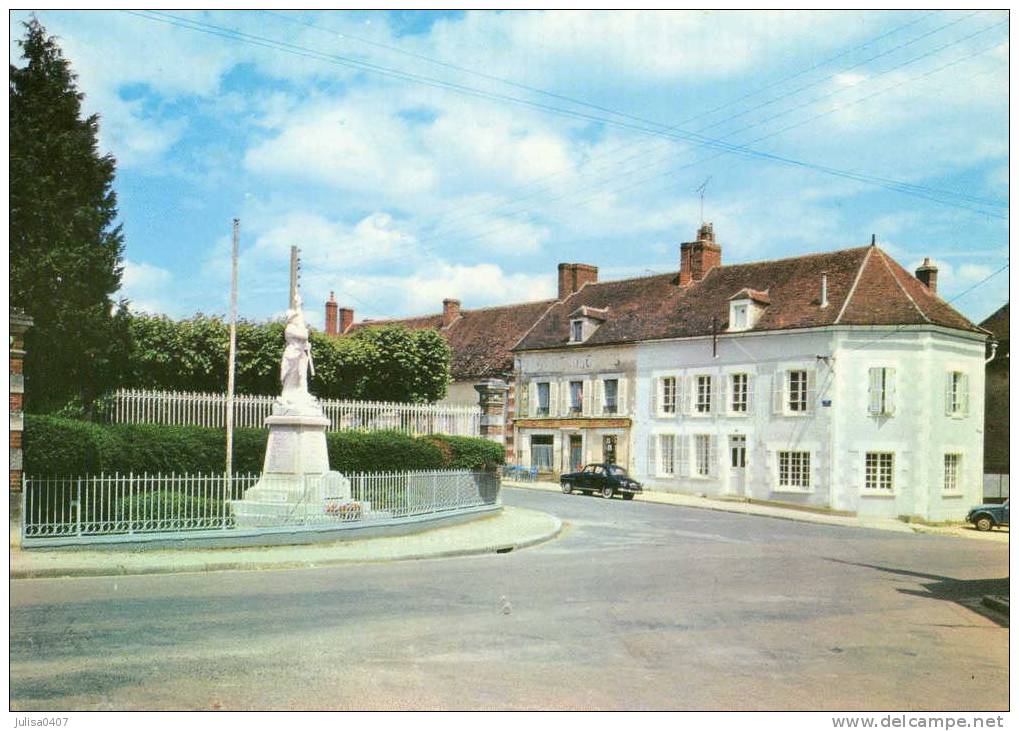 HERY (89) Place Monument Jolie Vue - Hery