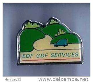 Pin's EDF GDF Services,paysage,montagne,collines,voiture Bleu,électricité,gaz - EDF GDF