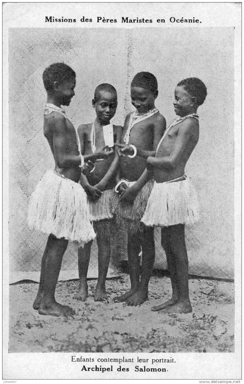 ARCHIPEL DES SALOMONS Enfants Et Miroir Beau Plan - Solomon Islands