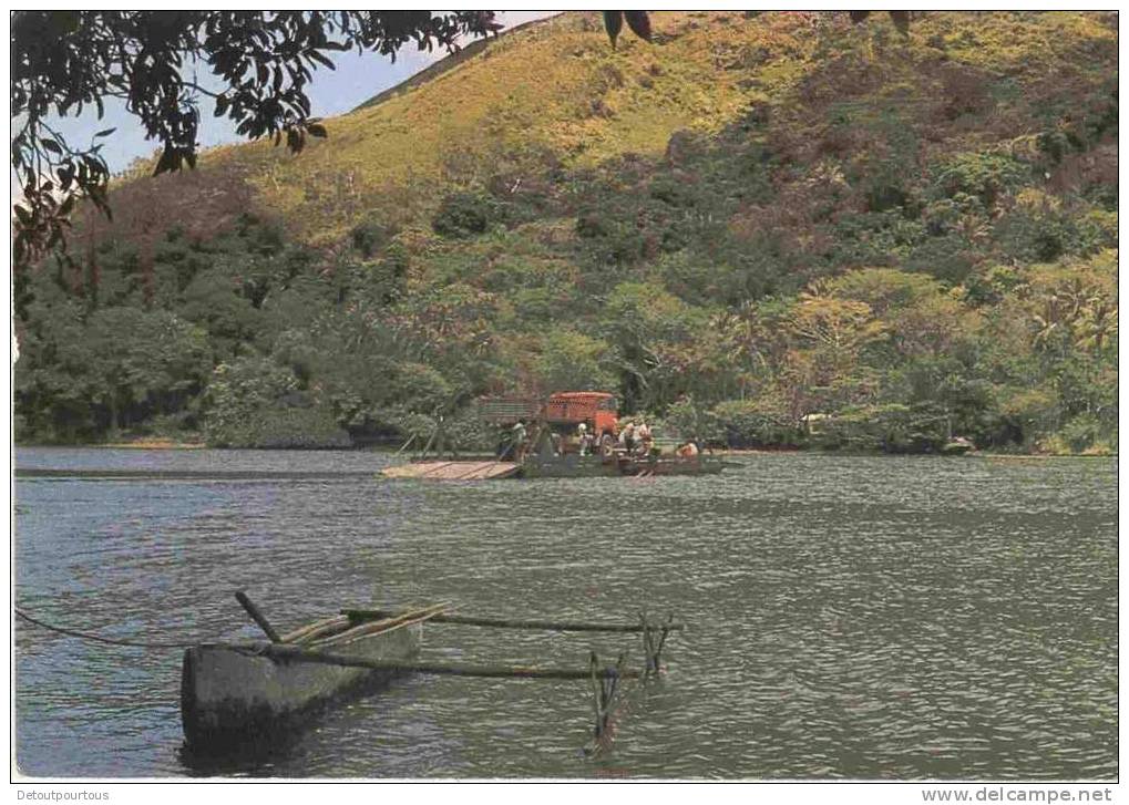 NOUVELLE CALEDONIE : Côte Est : Bac De La OUAIEME Ferry Traversée D'un Camion + Pirogue - Nouvelle Calédonie