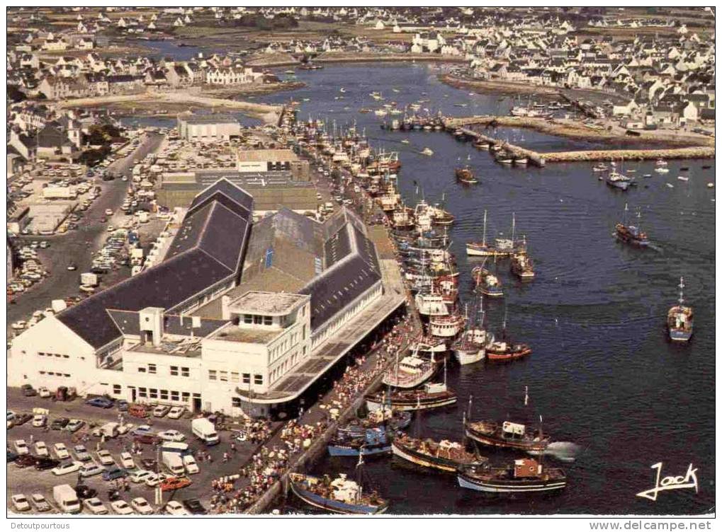 GUILVINEC : Arrivage Des Chalutiers à La Criée ( Bateaux Pêche Port Boat - Guilvinec