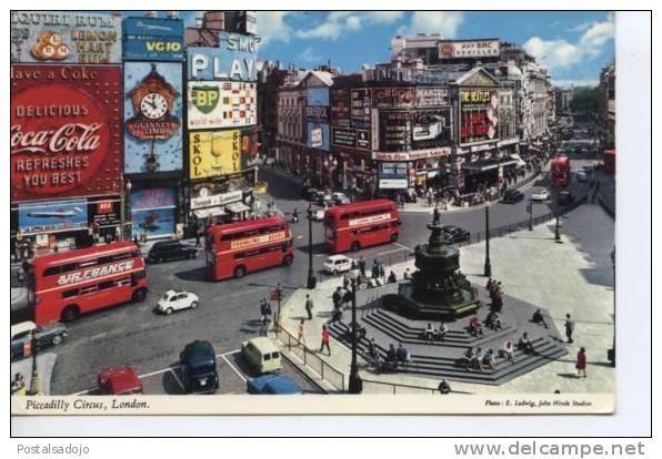 (UK5) LONDON . PICCADILLY CIRCUS . OLD CARS AND OLD BUS - Piccadilly Circus