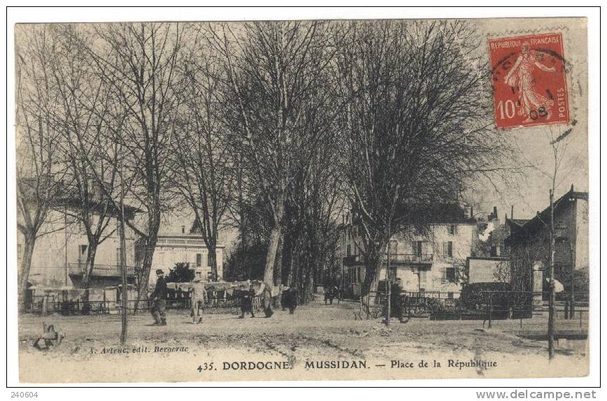 435  -  MUSSIDAN  --  Place De La Répuplique - Mussidan