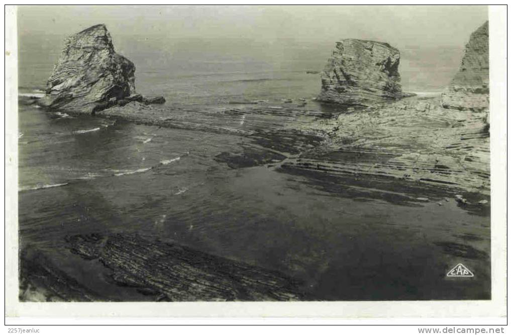 Cpsm Hendaye  Les Deux Jumeaux Et Les Falaises - Hendaye