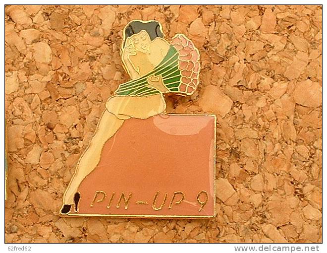 PIN´S  PIN-UPS  N°9 - Pin-Ups