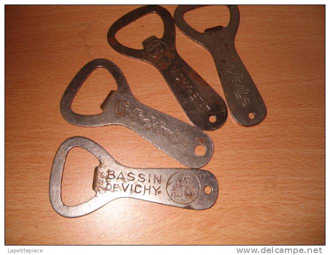 Lot De 4 Anciens Décapsuleurs, BASSIN DE VICHY, VICHY ETAT, CONTREXEVILLE - Tire-Bouchons/Décapsuleurs