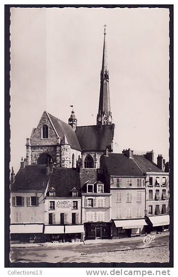 LOIRET - Pithiviers - Place Du Martroi - L'eglise - Pithiviers