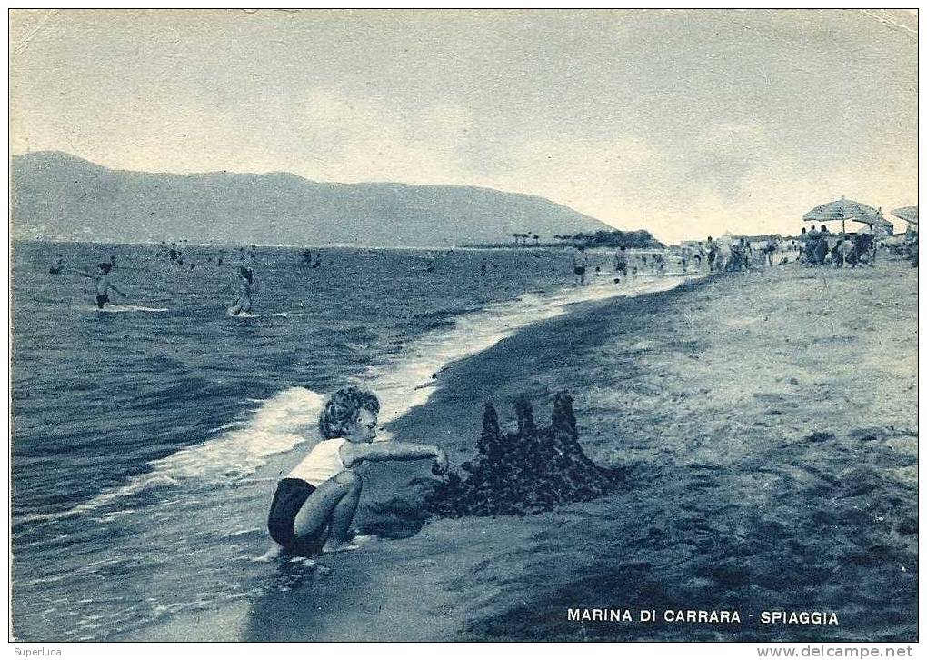 A-marina Di Carrara-spiaggia(bambino Che Costruisce Castello Di Sabbia In 1° Piano) - Massa